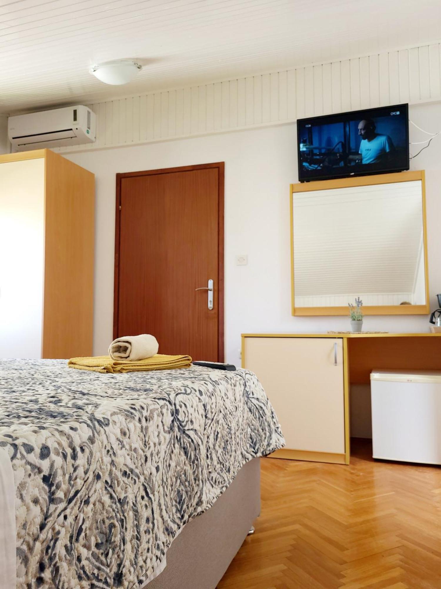 Villa Salvia Rooms And Apartments 로비니 외부 사진